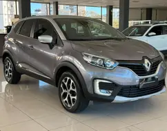RENAULT CAPTUR 1.6 16V SCE FLEX BOSE X-TRONIC RENAULT CAPTUR 1.6 16V SCE FLEX BOSE X-TRONIC