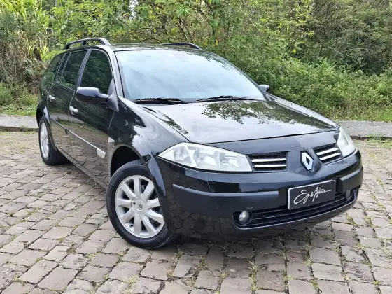 RENAULT MEGANE 1.6 DYNAMIQUE GRAND TOUR 16V FLEX 4P MANUAL RENAULT MEGANE 1.6 DYNAMIQUE GRAND TOUR 16V FLEX 4P MANUAL