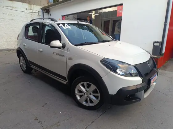 RENAULT SANDERO 1.6 STEPWAY 16V FLEX 4P AUTOMÁTICO