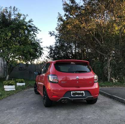 RENAULT-SANDERO-2018