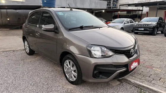 TOYOTA ETIOS 1.5 X PLUS 16V FLEX 4P AUTOMÁTICO TOYOTA ETIOS 1.5 X PLUS 16V FLEX 4P AUTOMÁTICO