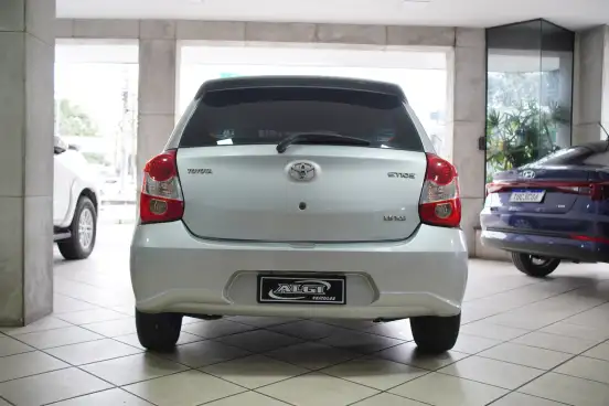 TOYOTA-ETIOS-2017