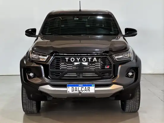 TOYOTA-HILUX-2.8 D-4D TURBO DIESEL CD GR-S 4X4 AUTOMÁTICO TOYOTA-HILUX-2023