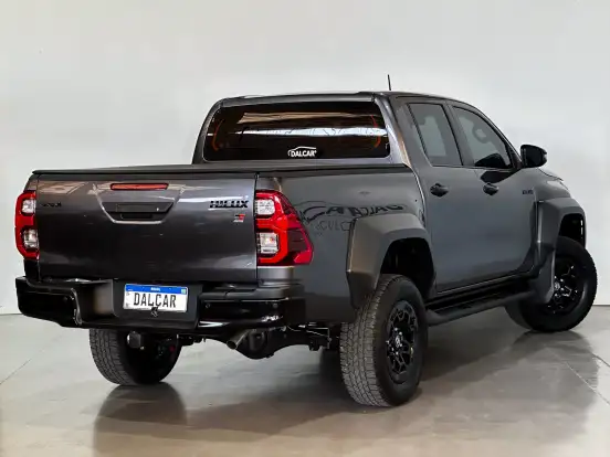 TOYOTA-HILUX-2023