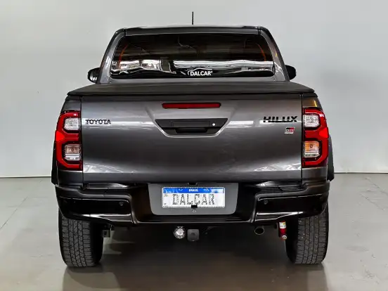 TOYOTA-HILUX-2023