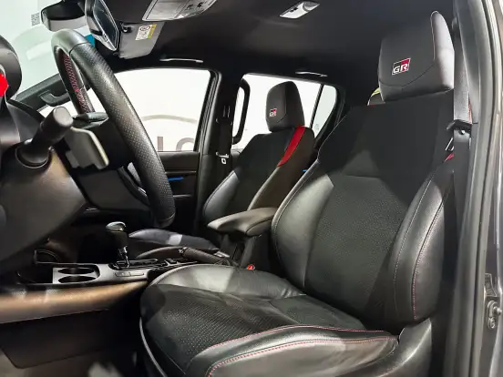 TOYOTA-HILUX-2023