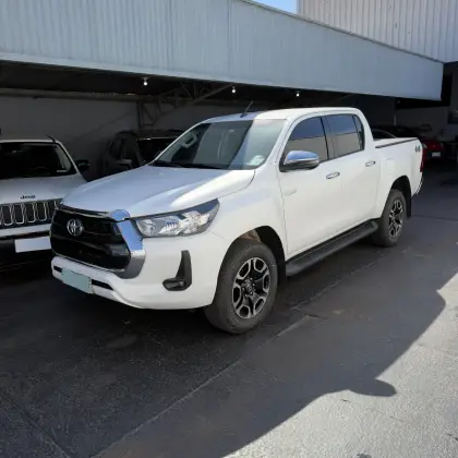 TOYOTA HILUX 2.8 D-4D TURBO DIESEL CD SRV 4X4 AUTOMÁTICO