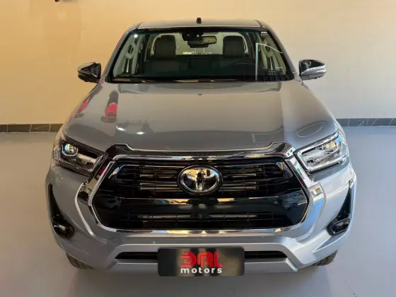 TOYOTA HILUX 2.8 D-4D TURBO DIESEL CD SRX 4X4 AUTOMÁTICO