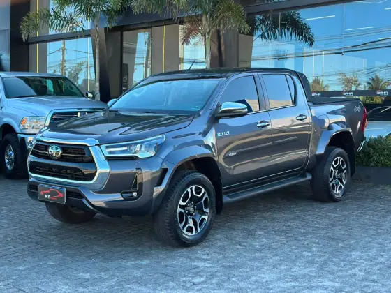 TOYOTA HILUX 2.8 D-4D TURBO DIESEL CD SRX PLUS 4X4 AUTOMÁTICO