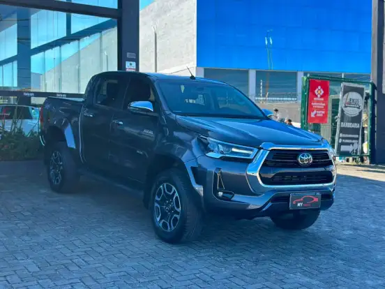 TOYOTA-HILUX-2.8 D-4D TURBO DIESEL CD SRX PLUS 4X4 AUTOMÁTICO TOYOTA-HILUX-2023