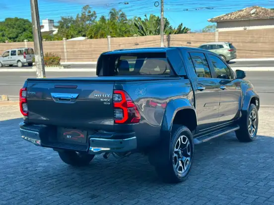 TOYOTA-HILUX-2023