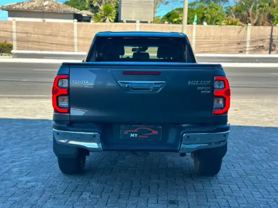 TOYOTA-HILUX-2.8 D-4D TURBO DIESEL CD SRX PLUS 4X4 AUTOMÁTICO TOYOTA-HILUX-2023