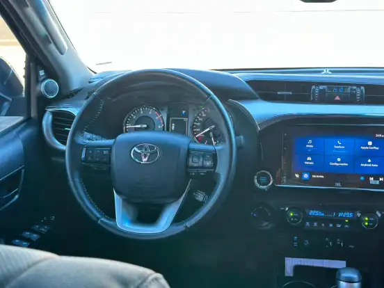 TOYOTA-HILUX-2.8 D-4D TURBO DIESEL CD SRX PLUS 4X4 AUTOMÁTICO TOYOTA-HILUX-2023