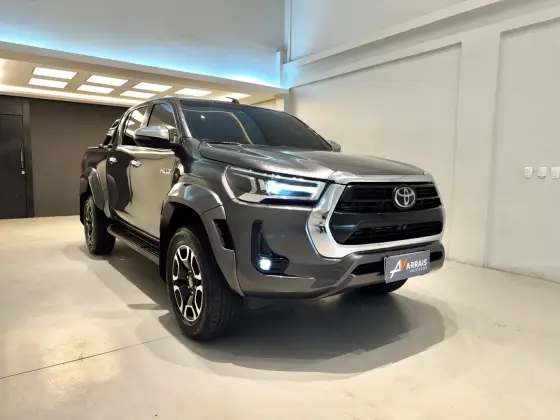 TOYOTA HILUX 2.8 D-4D TURBO DIESEL CD SRX PLUS 4X4 AUTOMÁTICO
