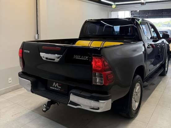TOYOTA-HILUX-2018