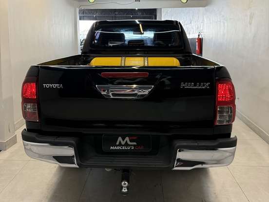 TOYOTA-HILUX-2018