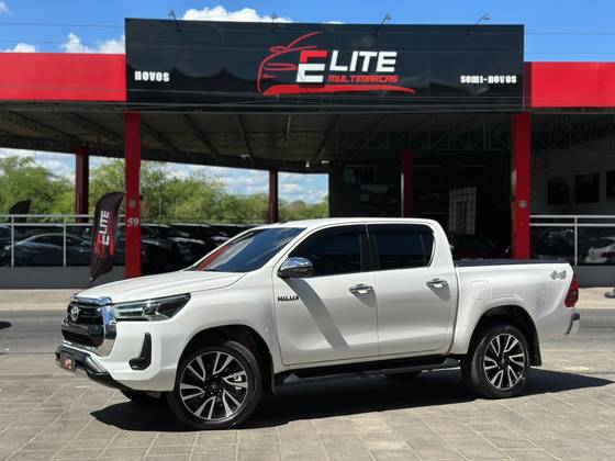 TOYOTA HILUX 2.8 D-4D TURBO DIESEL CD POWER PACK 4X4 MANUAL