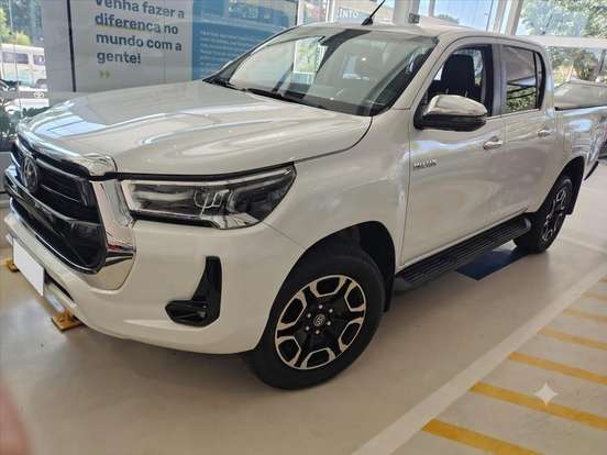 TOYOTA-HILUX-2023