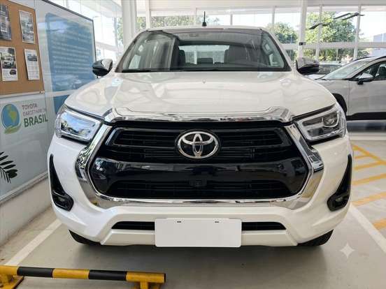 TOYOTA-HILUX-2.8 D-4D TURBO DIESEL CD SRX 4X4 AUTOMÁTICO TOYOTA-HILUX-2023