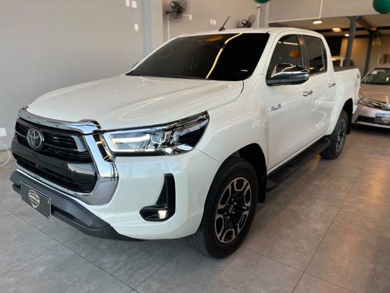 TOYOTA HILUX 2.8 D-4D TURBO DIESEL CD SRX 4X4 AUTOMÁTICO