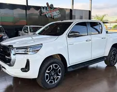 TOYOTA HILUX 2.8 D-4D TURBO DIESEL CD SRX 4X4 AUTOMÁTICO TOYOTA HILUX 2.8 D-4D TURBO DIESEL CD SRX 4X4 AUTOMÁTICO