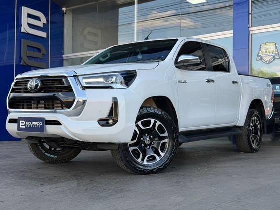 TOYOTA HILUX 2.8 D-4D TURBO DIESEL CD SRX 4X4 AUTOMÁTICO