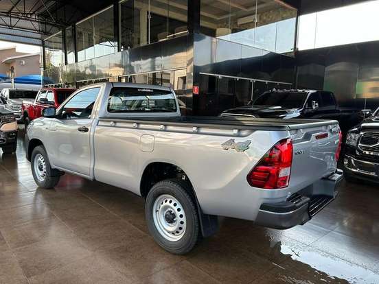 TOYOTA-HILUX-2025
