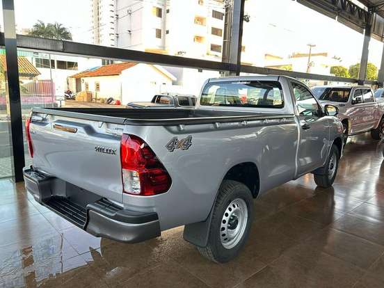 TOYOTA-HILUX-2025