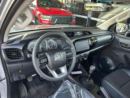TOYOTA-HILUX-2.8 D-4D TURBO DIESEL CS 4X4 MANUAL TOYOTA-HILUX-2025