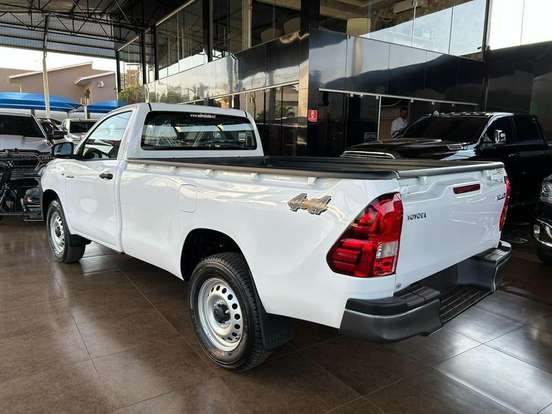 TOYOTA-HILUX-2025