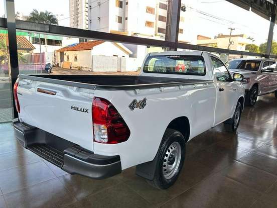TOYOTA-HILUX-2025