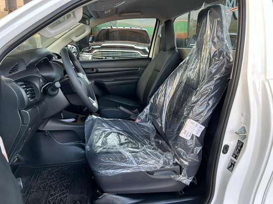 TOYOTA-HILUX-2.8 D-4D TURBO DIESEL CS 4X4 MANUAL TOYOTA-HILUX-2025