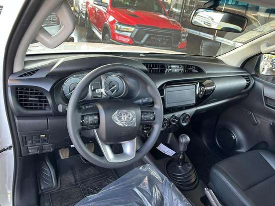 TOYOTA-HILUX-2.8 D-4D TURBO DIESEL CS 4X4 MANUAL TOYOTA-HILUX-2025