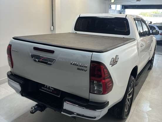 TOYOTA-HILUX-2020