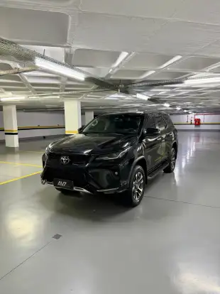 TOYOTA-HILUX SW4-2024