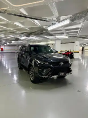 TOYOTA-HILUX SW4-2024
