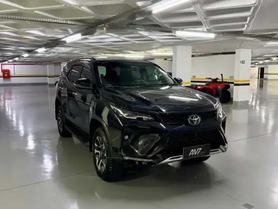 TOYOTA-HILUX SW4-2.8 D-4D TURBO DIESEL SRX PLATINUM 4X4 AUTOMÁTICO TOYOTA-HILUX SW4-2024