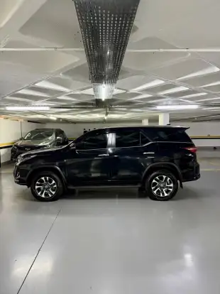 TOYOTA-HILUX SW4-2024