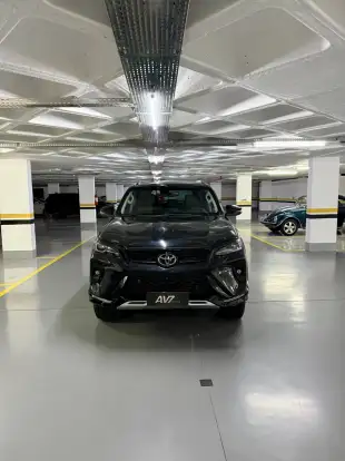 TOYOTA-HILUX SW4-2.8 D-4D TURBO DIESEL SRX PLATINUM 4X4 AUTOMÁTICO TOYOTA-HILUX SW4-2024