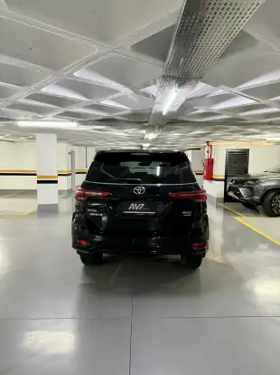 TOYOTA-HILUX SW4-2024