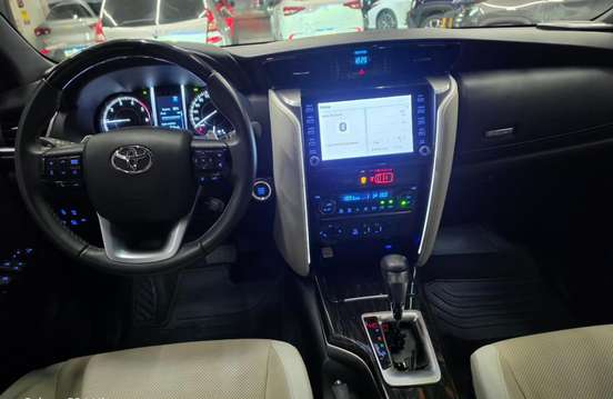 TOYOTA-HILUX SW4-2022
