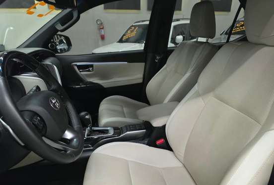 TOYOTA-HILUX SW4-2022