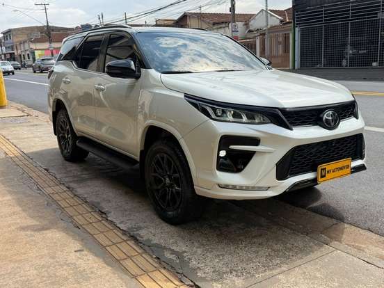 TOYOTA-HILUX SW4-2022
