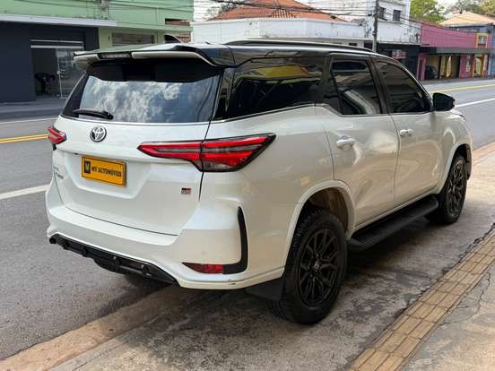 TOYOTA-HILUX SW4-2022