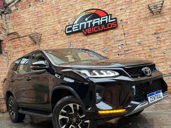 TOYOTA-HILUX SW4-2.8 D-4D TURBO DIESEL SRX 4X4 AUTOMÁTICO TOYOTA-HILUX SW4-2023