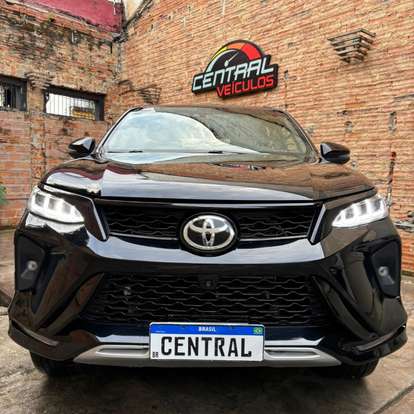 TOYOTA-HILUX SW4-2023