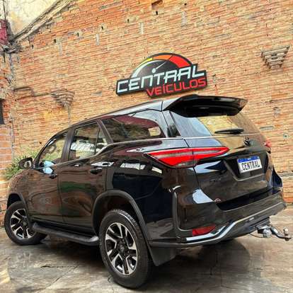 TOYOTA-HILUX SW4-2023