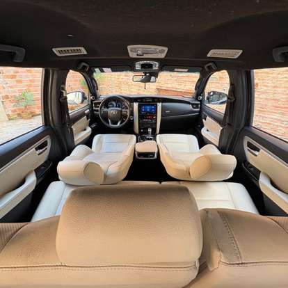 TOYOTA-HILUX SW4-2023