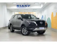 TOYOTA HILUX SW4 2.8 D-4D TURBO DIESEL SRX 7L 4X4 AUTOMÁTICO TOYOTA HILUX SW4 2.8 D-4D TURBO DIESEL SRX 7L 4X4 AUTOMÁTICO