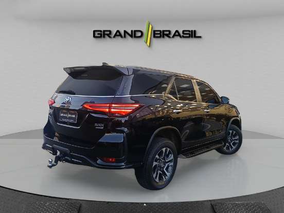 TOYOTA-HILUX SW4-2024